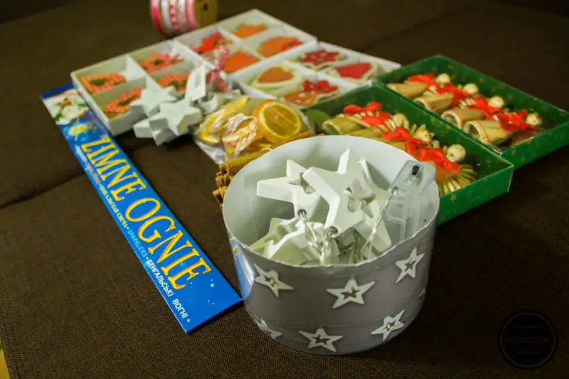 Moja pierwsza choinka zimne ognie słomiane aniołki drewniane gwiazdki Moja pierwsza choinka zimne ognie słomiane aniołki drewniane gwiazdki