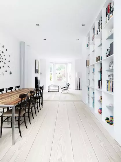 Biala podloga w mieszkaniu