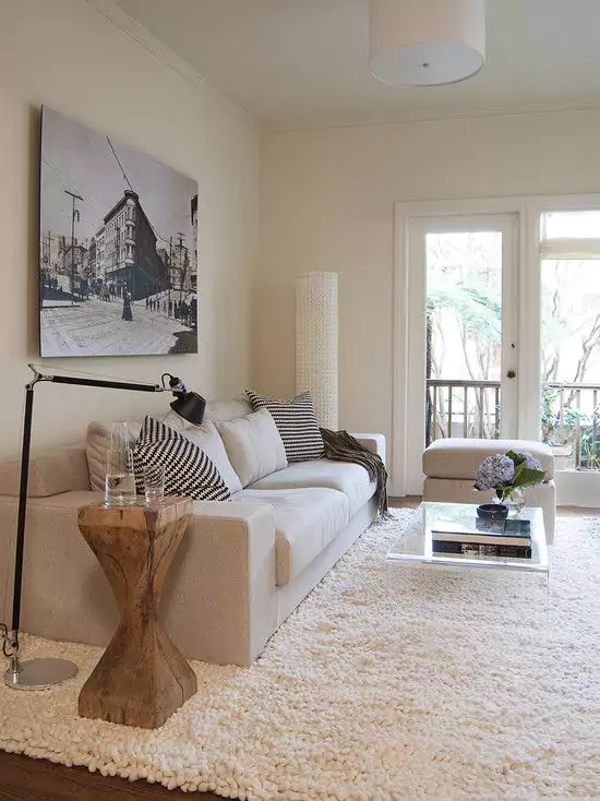 salon w odcieniach bezu biala kanapa4