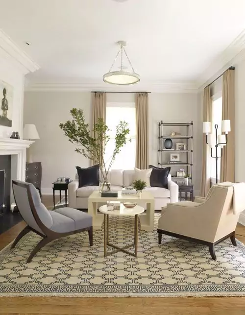 salon w odcieniach bezu biala kanapa5