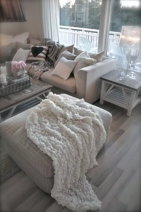 salon w odcieniach bezu poduchy1