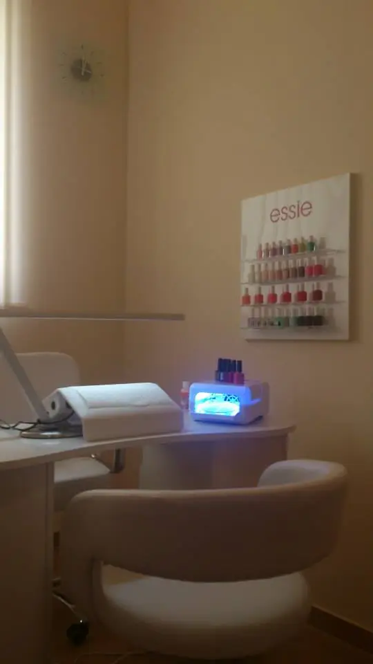 paznokcie hybrydowe w centrum kosmetycznym melao wieliczka