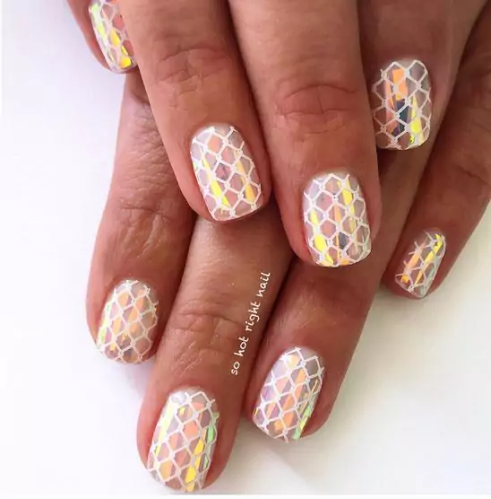 najmodniejsze-paznokcie-na-zime-2016-folia-1