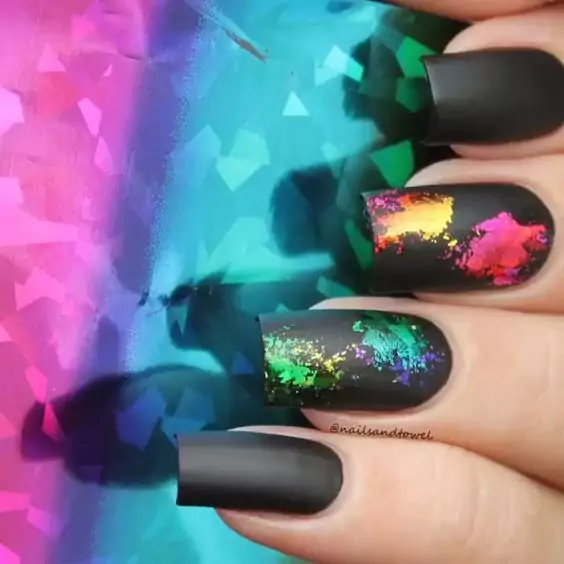 najmodniejsze-paznokcie-na-zime-2016-sreberko-3