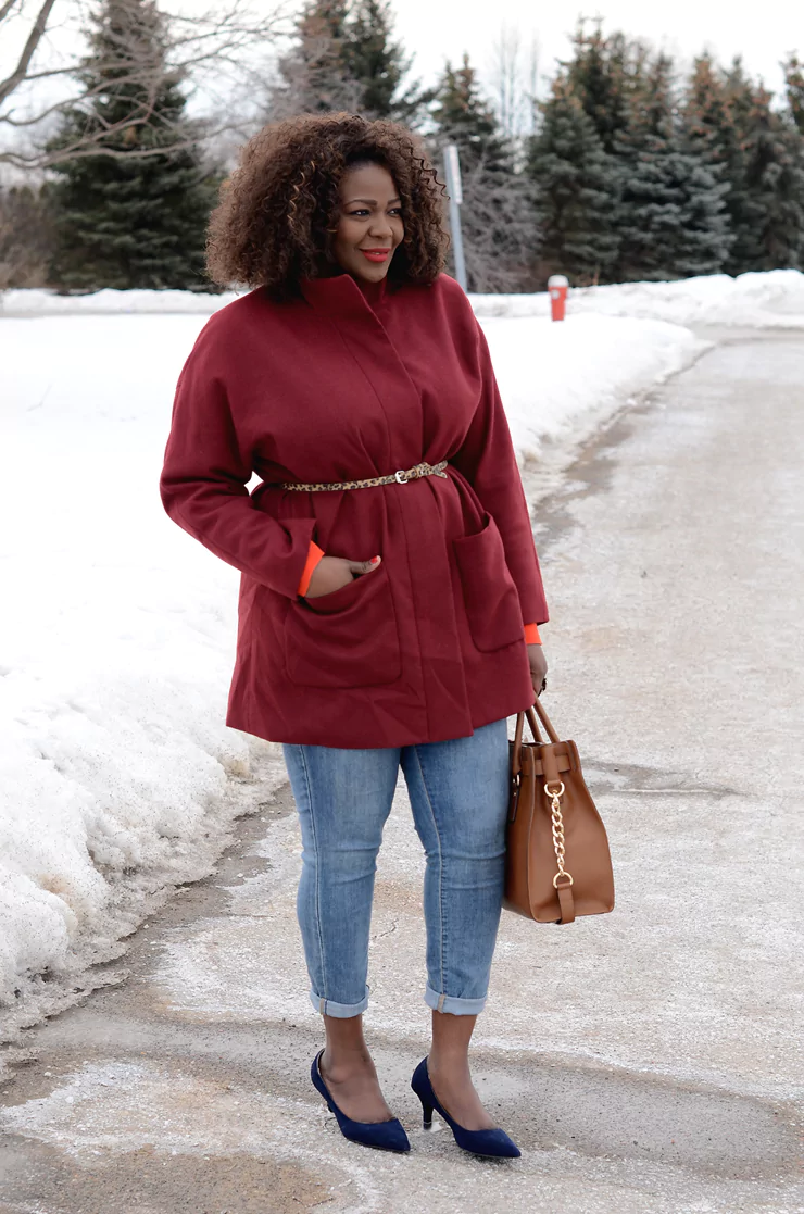 stylizacja-plus-size-bordo-marsala-plaszczyk