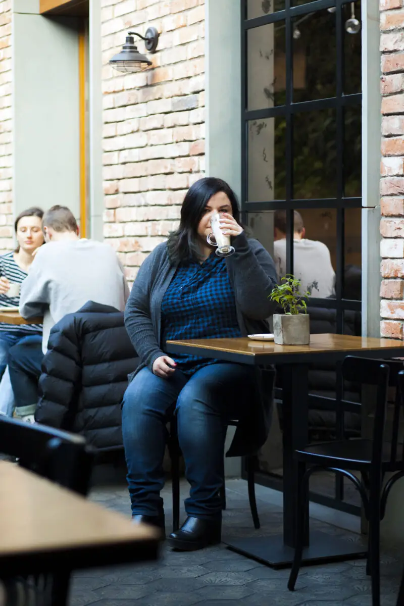 Jakie ubrania znajdziecie w sklepie Cellbes? Stylizacja plus size na luzie i wolne popoludnie.