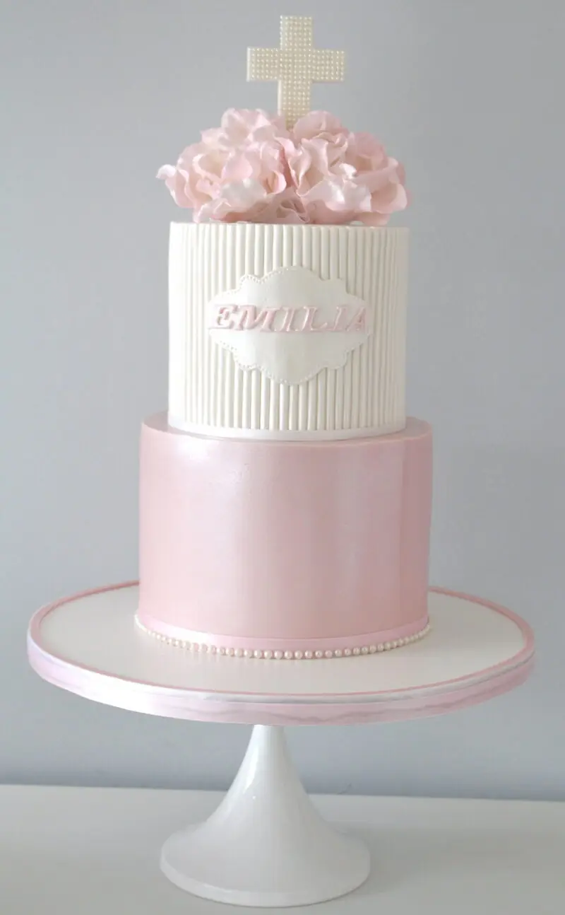 tort komunijny pietrowy dla dziewczynki rozowy z krzyzem