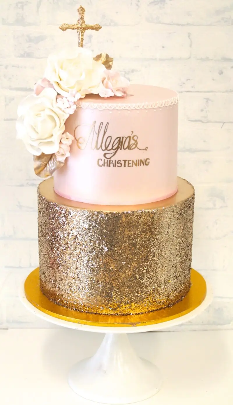 tort komunijny pietrowy zloty brokat krzyz kwiaty glamour