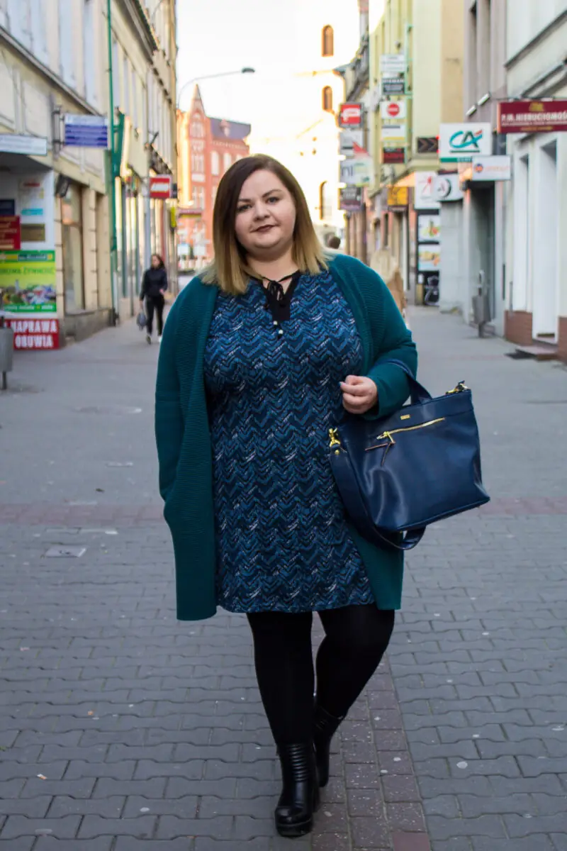 dwa najmodniejsze kolory tej jesieni morski i jagodowy plus size stylizacja cellbes