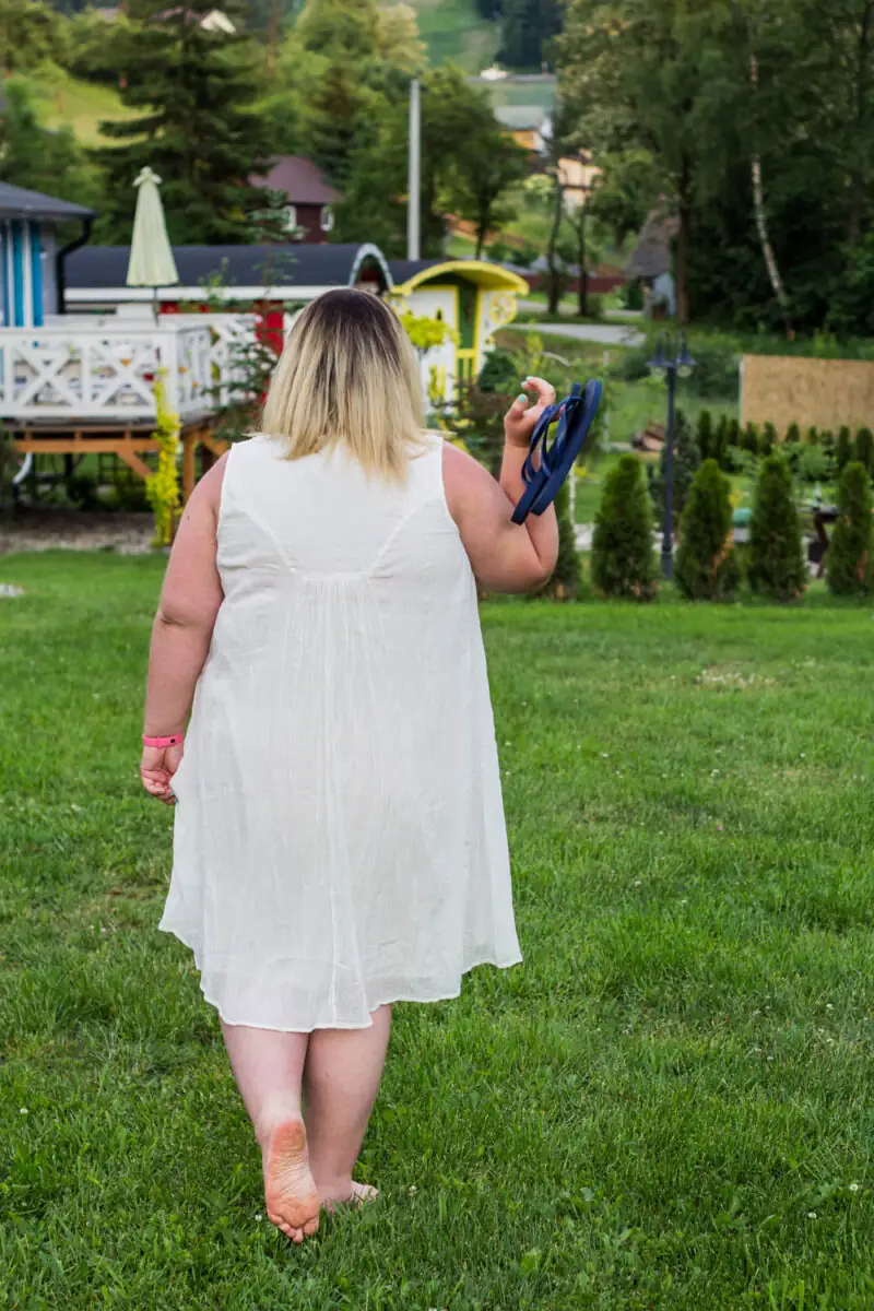 idealna sukienka na plaze w rozmiarze plus size