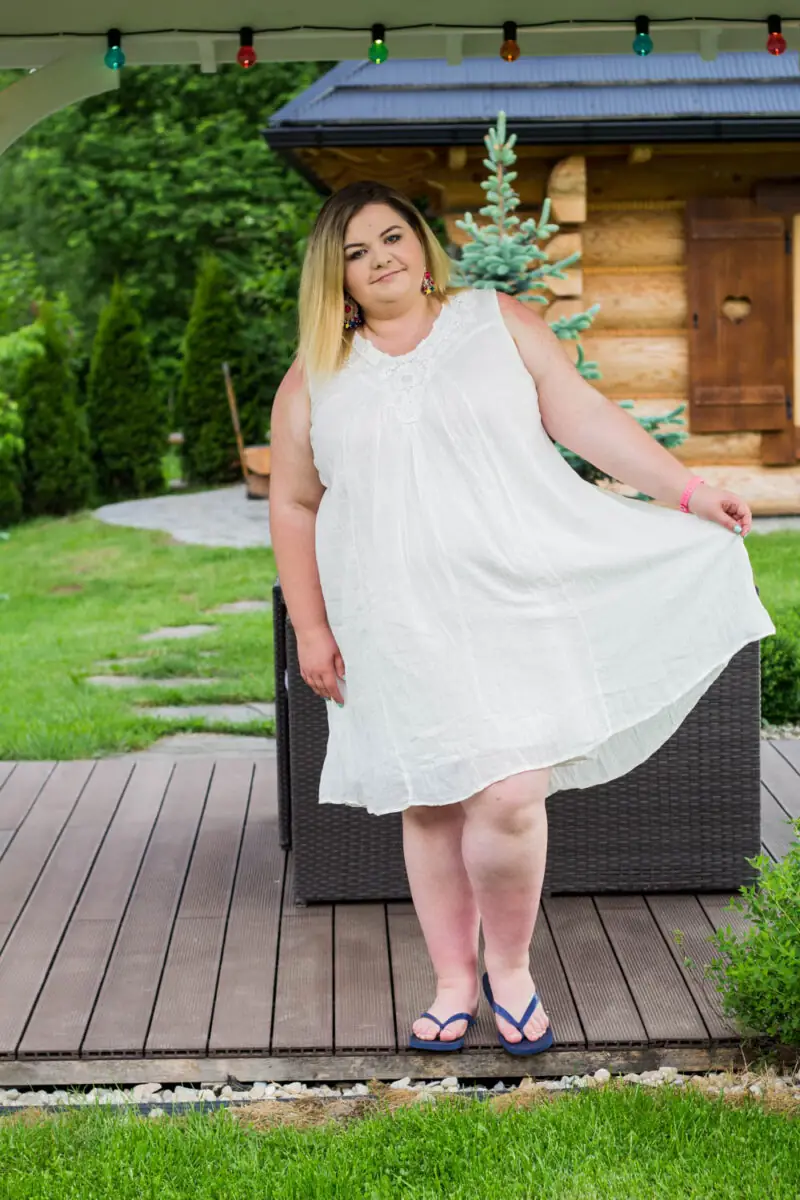 idealna sukienka na plaze w rozmiarze plus size