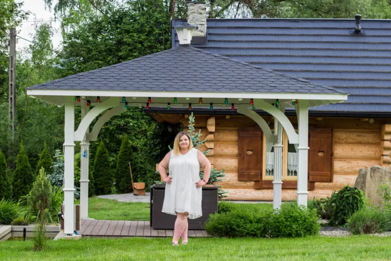 idealna sukienka na plaze w rozmiarze plus size