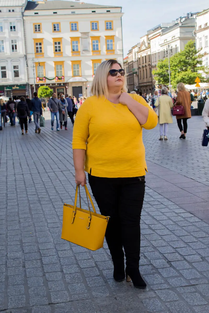 plaszcz w krate krata ksiecia walii cellbes stylizacja plus size krakow zolty sweter trendy jesien 2018