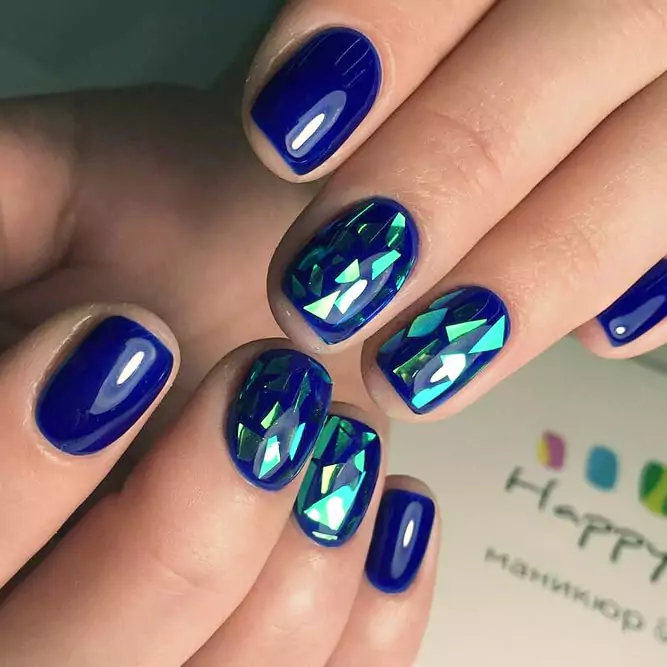 pomysly i inspiracje na sylwestrowe paznokcie na sylwestra granatowe