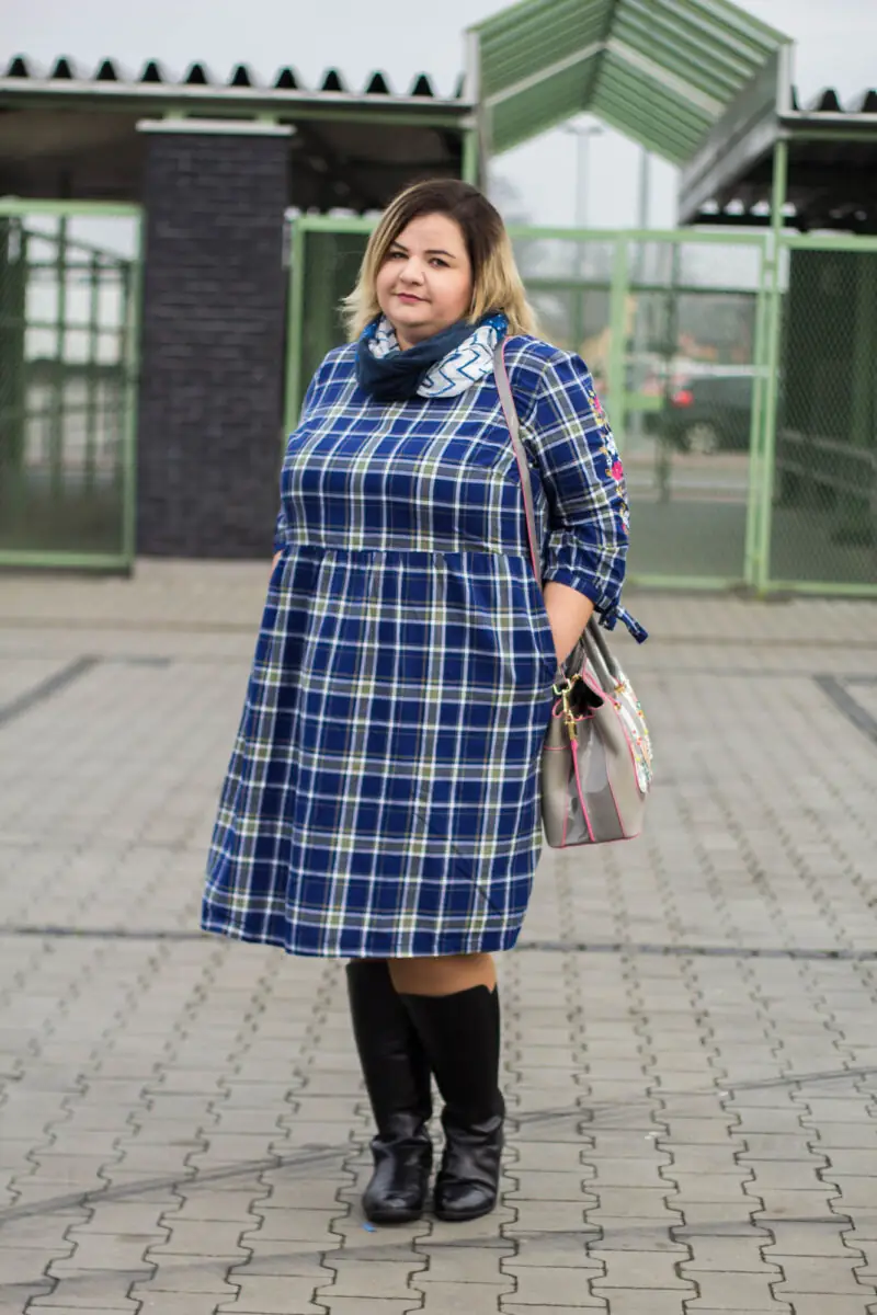 jakie obowiazki spelnia blogerka plus size sukienka bonprix torebka nicole lee