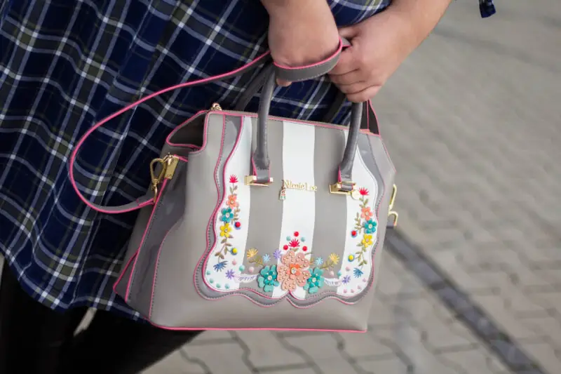 jakie obowiazki spelnia blogerka plus size sukienka bonprix torebka nicole lee