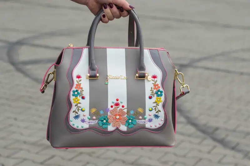 jakie obowiazki spelnia blogerka plus size sukienka bonprix torebka nicole lee