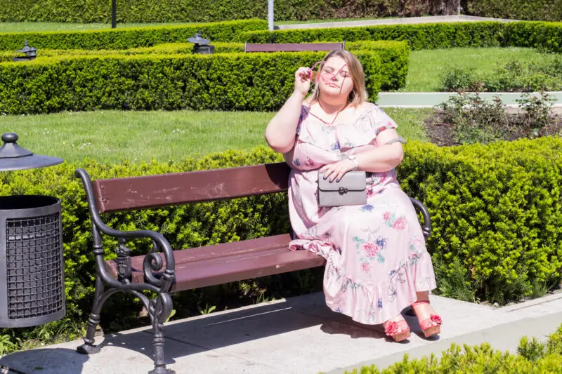cellbes madziof plus size stylizacja wieliczka park sukienka na lato rozowe okulary