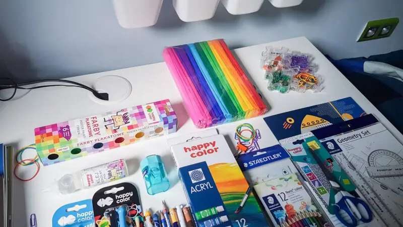 jak umilic dziecku powrot do szkoly happy color wyprawka szkolna 