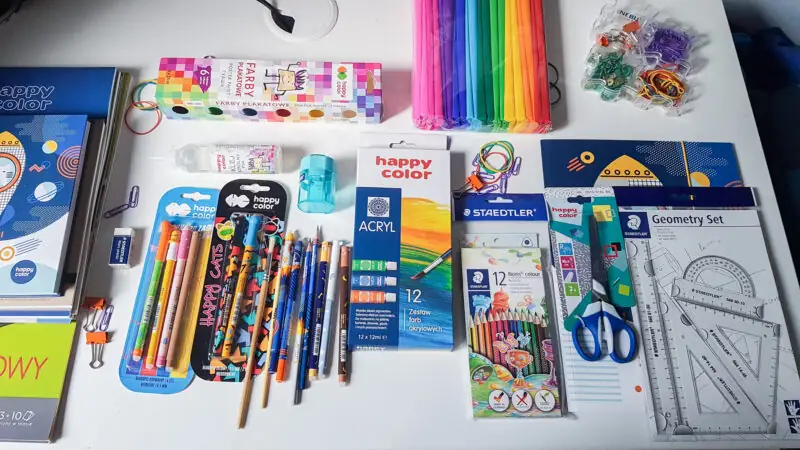 jak umilic dziecku powrot do szkoly happy color wyprawka szkolna 