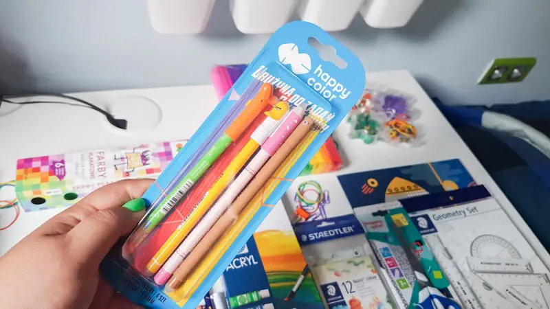jak umilic dziecku powrot do szkoly happy color wyprawka szkolna 